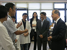 张建宗视察医务社工服务