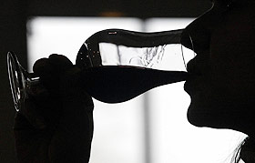 BMJ：适度饮酒或有助预防风湿性关节炎