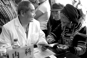 多举齐下 让群众方便就医——云南省祥云县人民医院践行党的群众路线教育实践活动纪实