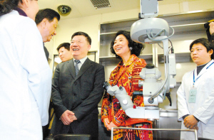 中华健康快车2010光明行发车