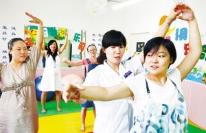 准妈妈学芭蕾孕妇操