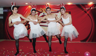 老百姓邀行业代表共庆