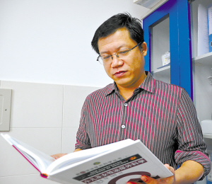 取小儿尿路结石 不开刀不“打洞”