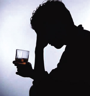 错误的解酒方法很伤人：浓茶解酒等于火上浇油