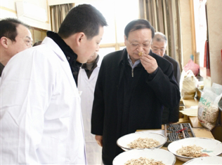 王国强调研江苏丹阳乡镇卫生院