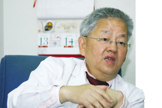 邱贵兴：坚守医道