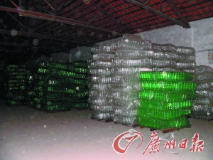 16人回收旧瓶制假饮料 现场可乐雪碧18000多瓶