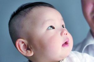 父亲欲给8个月大女儿捐眼角膜