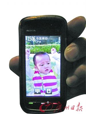 男婴输液猝死 医生称“字体不好看”撕改病历