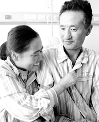 丈夫捐出部分肝脏拯救病危妻子