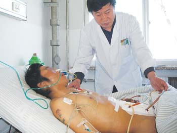 男子被1米长钢筋插入肛门自行拔出