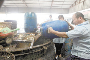 揭秘厦门打捞“地沟油”现状：两成原料不知去向