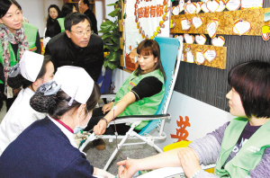 郭明义爱心团队来京献“熊猫血”