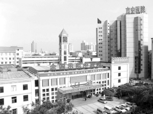 用特色打造品牌——河南省郑州市中医院跨越式发展纪实