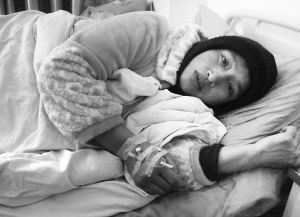 42岁高龄产妇意外怀孕生下5胞胎