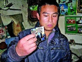 23年收养400余流浪儿老人去世：孩子们不愿分开