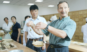 弘扬中医特色 服务边疆人民