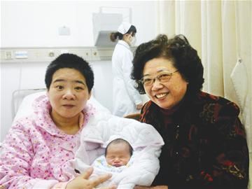 脑瘫女子健走12年生下健康女婴