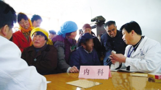 医护志愿者下乡送健康