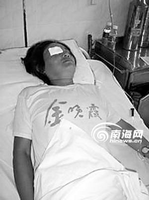 女子为救受欺女孩被戳伤眼睛 面临失明可能