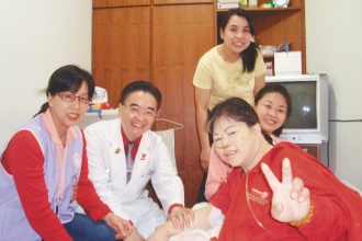 身患癌症女子因深爱家人34次脱离病危