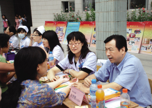 北中医三附院为园丁送健康