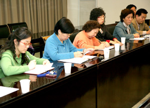 学校召开学习实践科学发展观中青年教师代表座谈会
