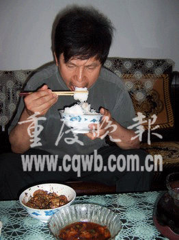 男得饿病每日吃6顿 严重时16顿图
