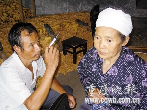 农民因岳父母长期生病自学成医