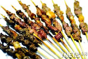 不明“红粉”掺进肉串 红粉只私下卖给熟人