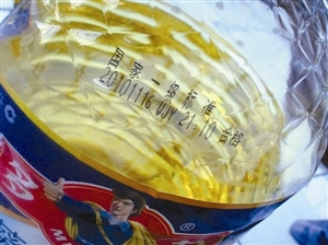 沃尔玛被曝卖过期食用油 答应10倍赔偿后改口