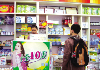两家药妆店的试水“生态”