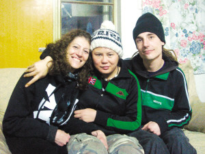 美国小伙照顾瘫痪女友续：女孩称不想拖累男友