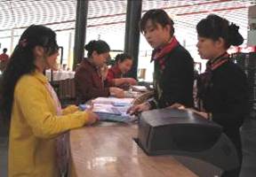 把防艾知识传播到国门第一关——北京市疾控中心将防艾宣传、咨询活动带进首都机场T3航站楼