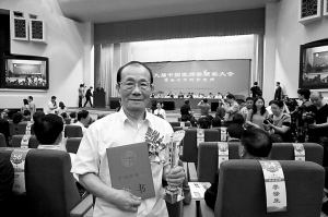 勤俭仁医 情系病患——记武汉市结核病防治所主任医师张和武