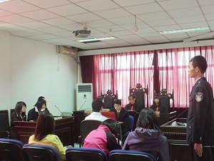 卫管学院举办第二届“模拟法庭”