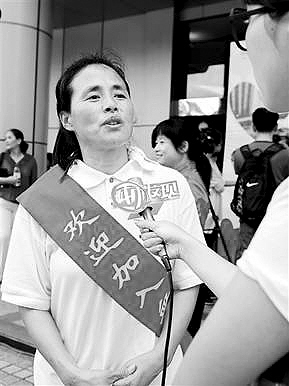 深圳“血缘家族”里感人故事多