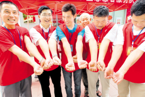 “做公益事业的人最快乐”