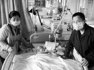 父亲自制ICU病房救子续：肿瘤全切除