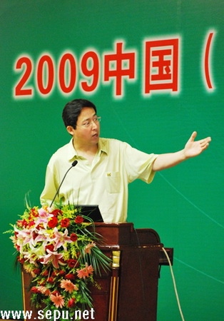 关亚风：多维色谱技术分析植物萃取液