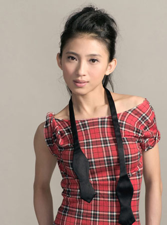 戴佩妮：小脸美人发型榜样