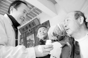 健康“年礼”送农家