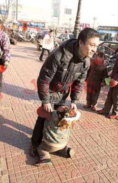 辽宁鞍山街头丐帮一年收入可达二十万