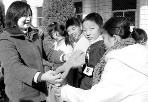 温暖送给孤残儿