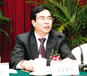 广西壮族自治区卫生厅厅长李国坚——“攻坚之旅”就是要啃硬骨头