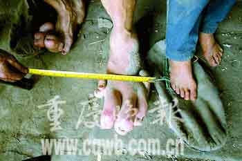 男脚丫疯长如野兽 布鞋穿80码图
