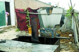 地沟油作坊藏河旁泔水直接进河 炼油人死活不说买家