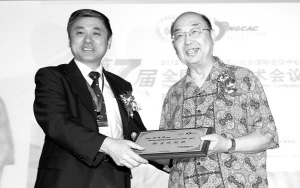 9位专家获抗癌协会“终生成就奖”