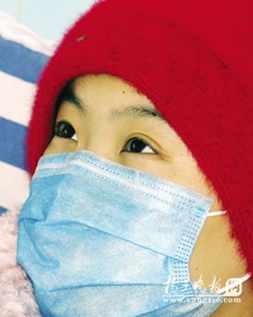 女子推迟婚期救治养父患白血病女儿