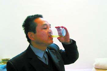 西安村庄流行喝尿强身成立尿疗科研所